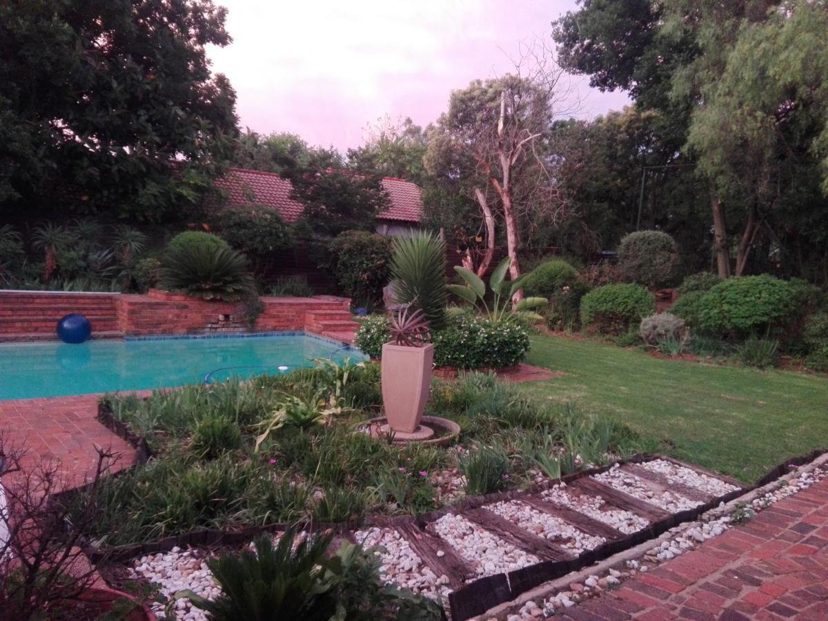 Fourways Guest Lodge Johannesburg Exterior photo