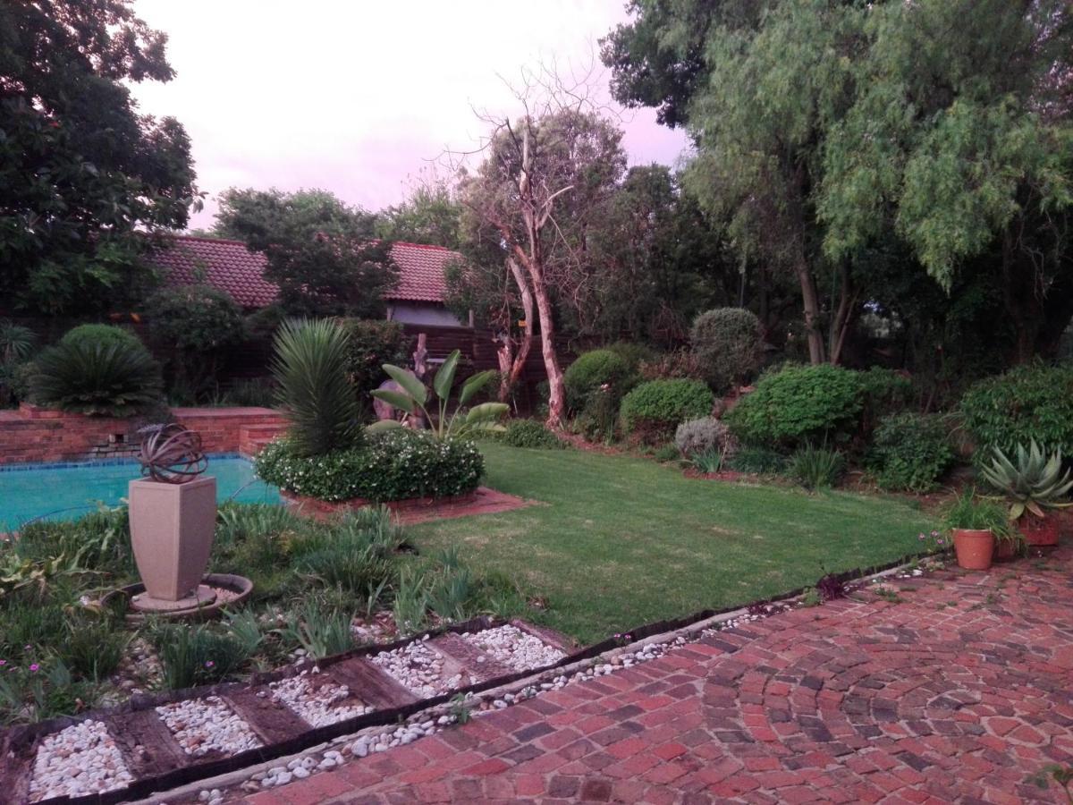Fourways Guest Lodge Johannesburg Exterior photo